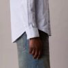 Camisa ajustada de rayas con botones Camisa ajustada de rayas con botones