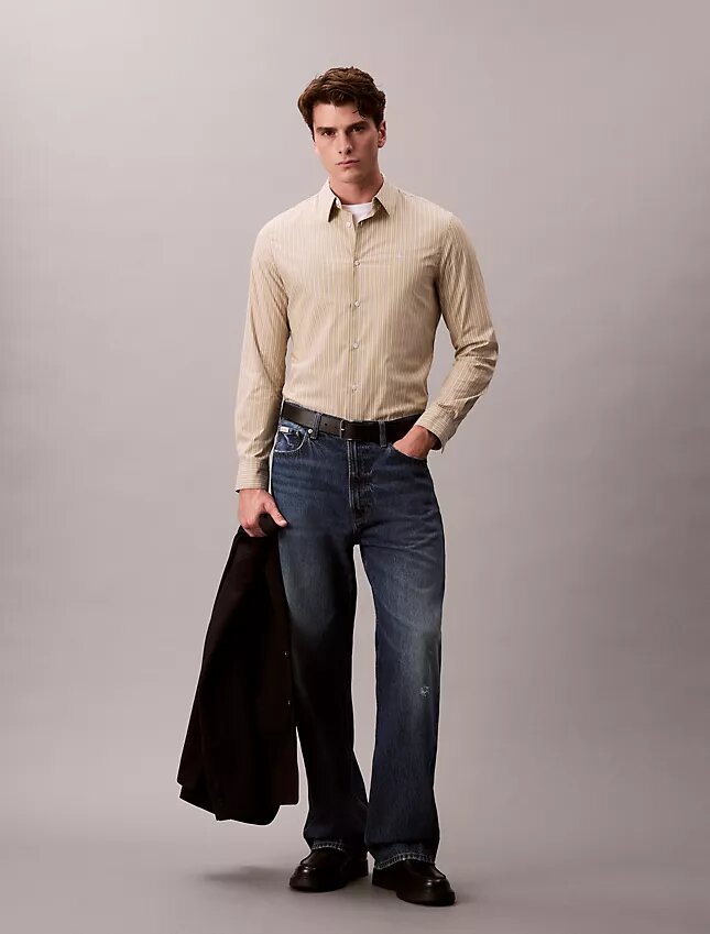 Camisa ajustada elástica a rayas con botones Camisa ajustada elástica a rayas con botones