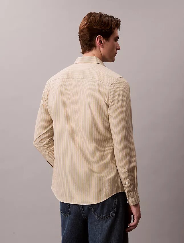 Camisa ajustada elástica a rayas con botones Camisa ajustada elástica a rayas con botones