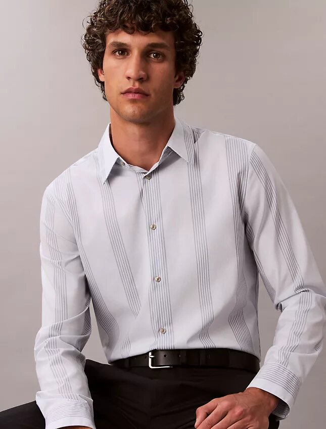 Camisa ajustada elástica Supima con rayas teñidas en hilo Camisa ajustada elástica Supima con rayas teñidas en hilo