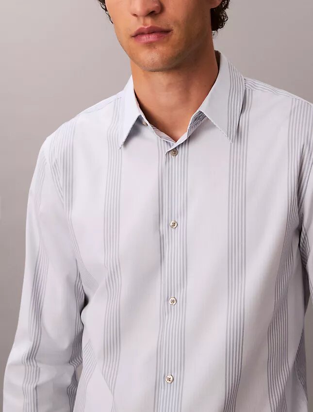 Camisa ajustada elástica Supima con rayas teñidas en hilo Camisa ajustada elástica Supima con rayas teñidas en hilo
