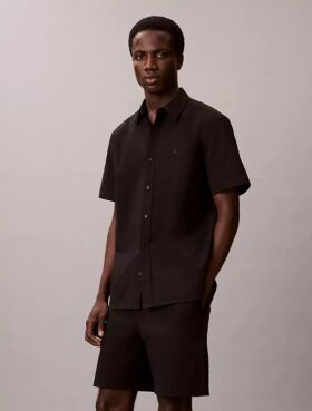 Camisa clásica con botones de seersucker