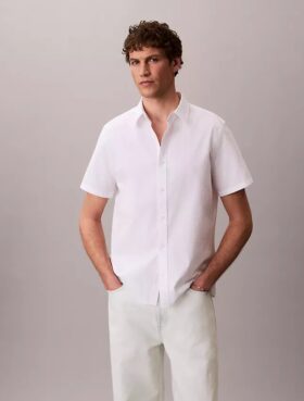 Camisa clásica con botones de seersucker