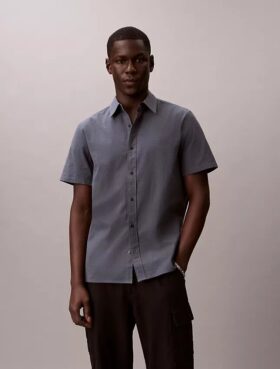 Camisa clásica con botones de seersucker