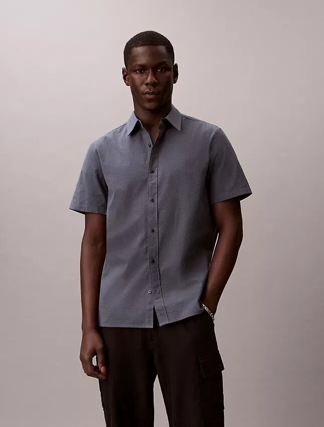 Camisa clásica con botones de seersucker Camisa clásica con botones de seersucker