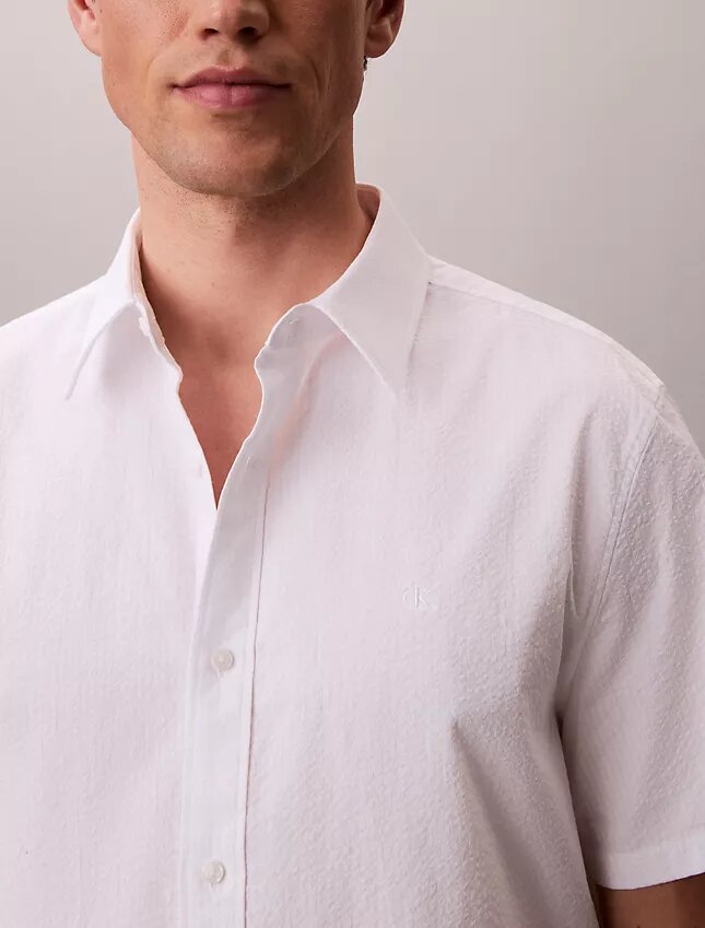 Camisa clásica con botones de seersucker Camisa clásica con botones de seersucker