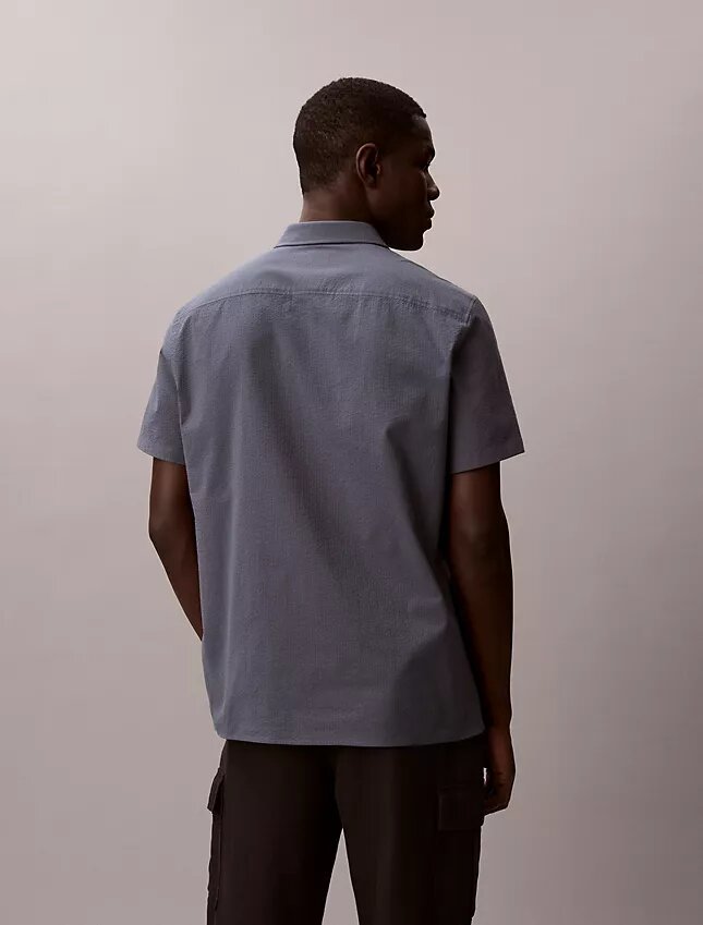 Camisa clásica con botones de seersucker Camisa clásica con botones de seersucker