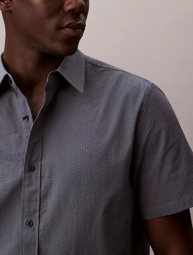 Camisa clásica con botones de seersucker Camisa clásica con botones de seersucker