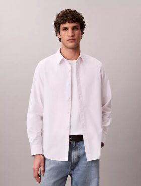 Camisa clásica de algodón elástico a rayas con cuello abotonado