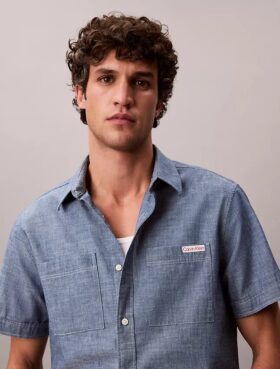 Camisa clásica de cambray con botones