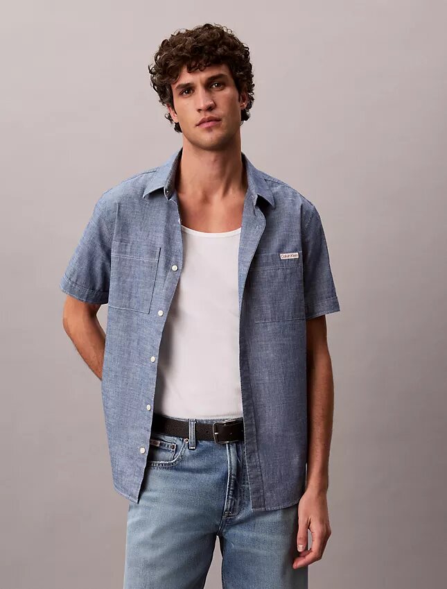 Camisa clásica de cambray con botones Camisa clásica de cambray con botones