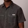Camisa clásica de cambray con botones Camisa clásica de cambray con botones