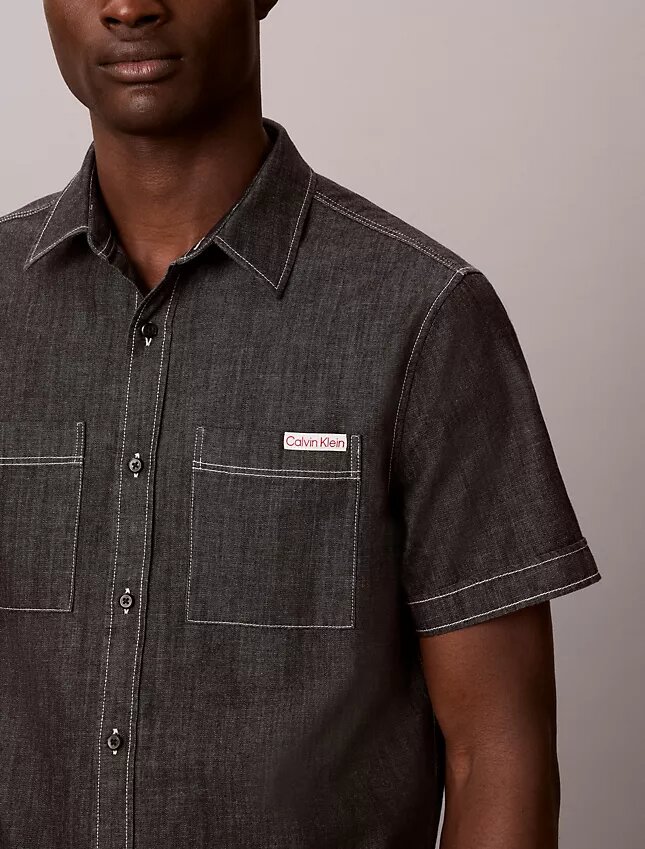 Camisa clásica de cambray con botones Camisa clásica de cambray con botones