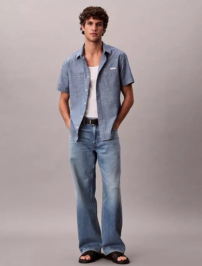 Camisa clásica de cambray con botones Camisa clásica de cambray con botones