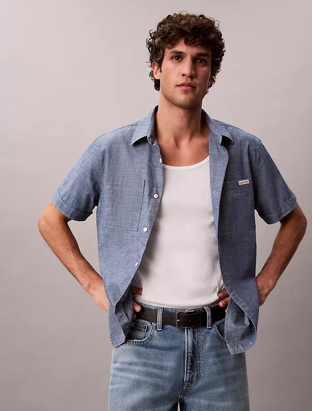 Camisa clásica de cambray con botones Camisa clásica de cambray con botones