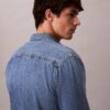Camisa clásica de Denim con botones Camisa clásica de Denim con botones