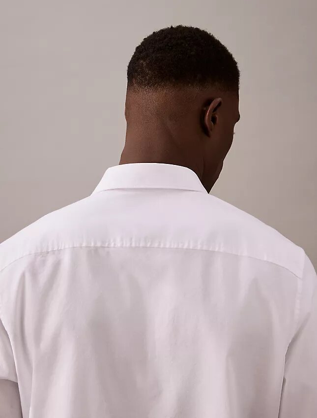 Camisa clásica de Oxford lisa con botones Camisa clásica de Oxford lisa con botones
