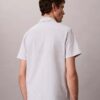 Camisa clásica de rayas con botones y tejido seersucker