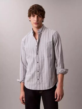 Camisa clásica de rayas Oxford con botones