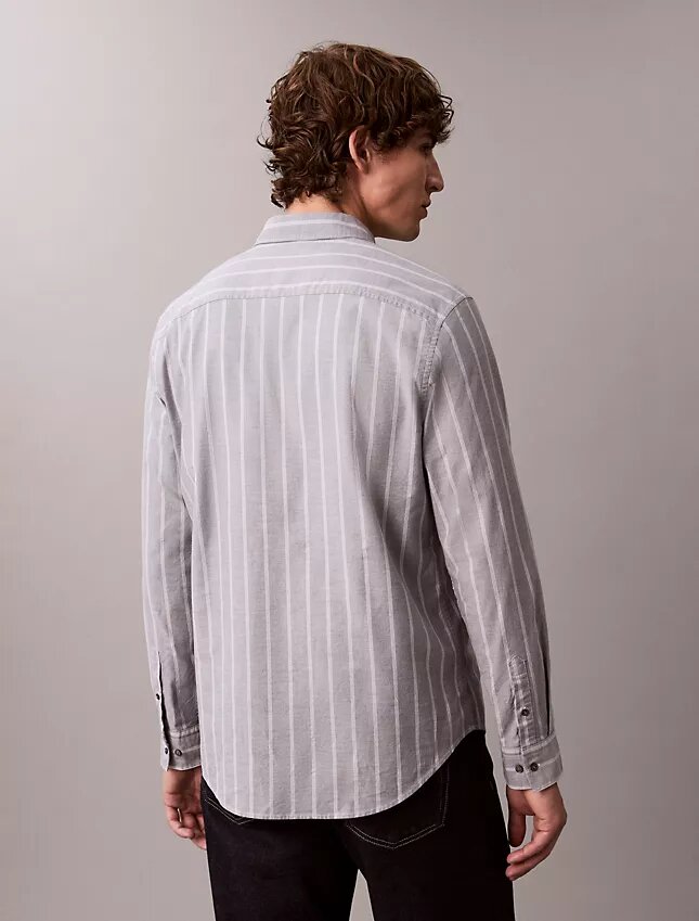 Camisa clásica de rayas Oxford con botones Camisa clásica de rayas Oxford con botones