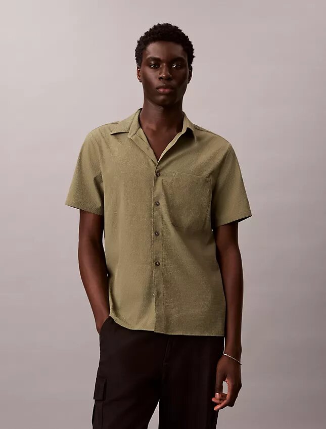 Camisa clásica de seersucker liso con botones Camisa clásica de seersucker liso con botones