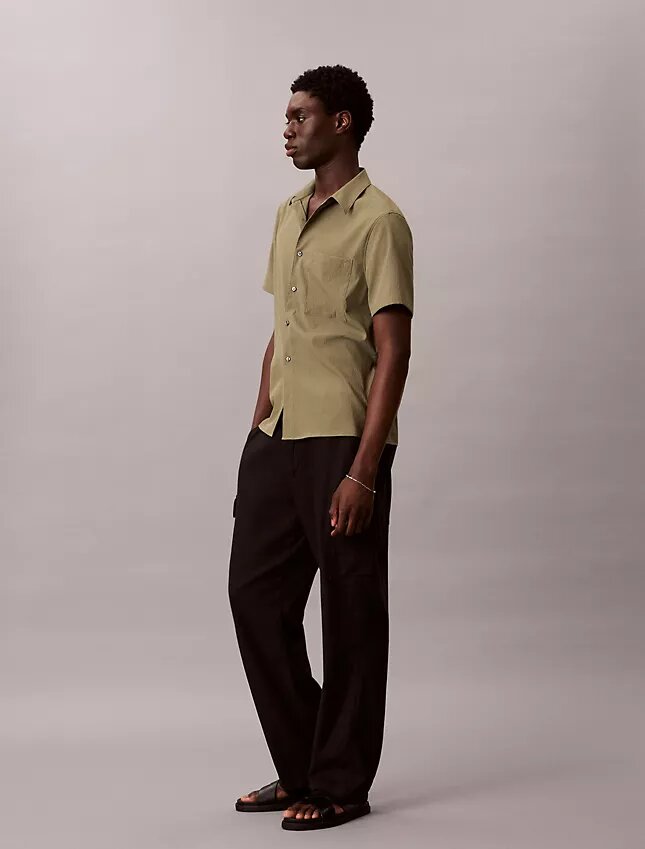 Camisa clásica de seersucker liso con botones Camisa clásica de seersucker liso con botones