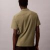 Camisa clásica de seersucker liso con botones Camisa clásica de seersucker liso con botones