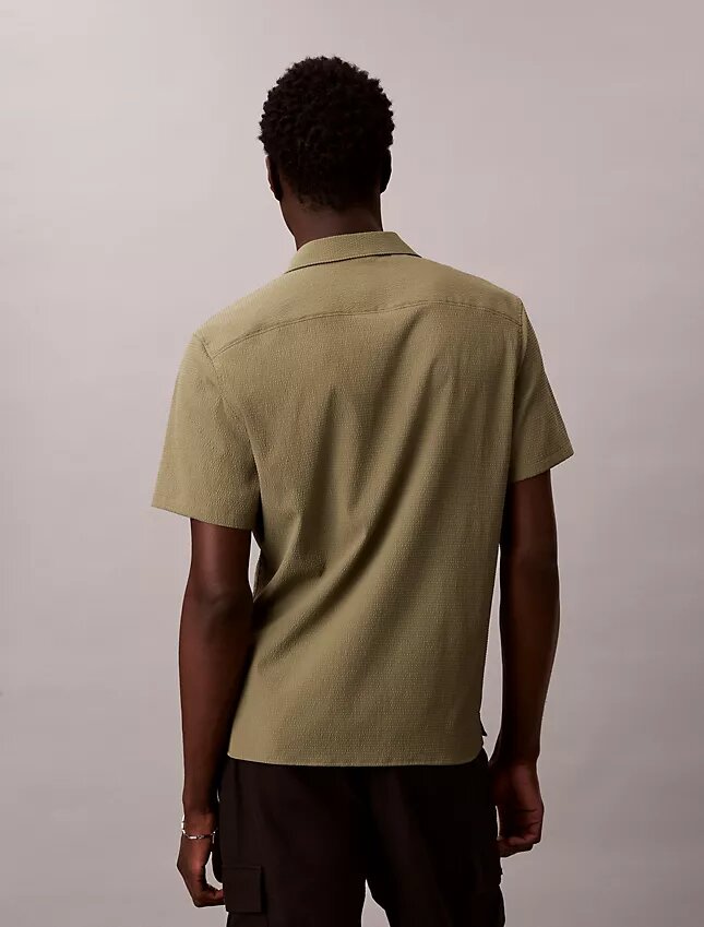Camisa clásica de seersucker liso con botones Camisa clásica de seersucker liso con botones