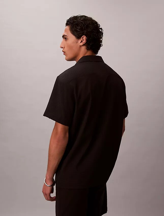 Camisa clásica de seersucker liso con botones Camisa clásica de seersucker liso con botones