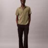 Camisa clásica de seersucker liso con botones Camisa clásica de seersucker liso con botones