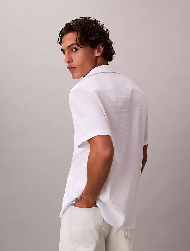 Camisa clásica de seersucker liso con botones Camisa clásica de seersucker liso con botones