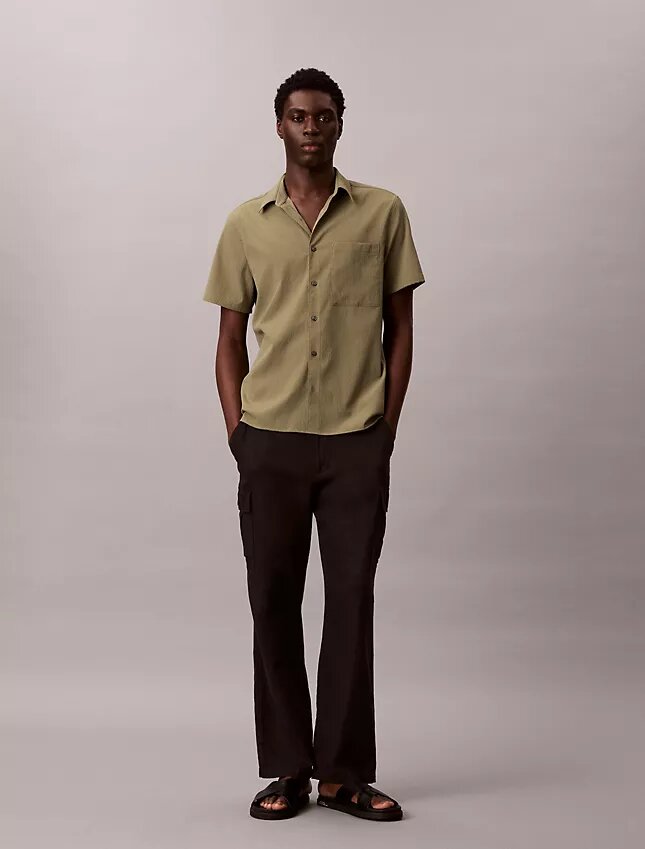 Camisa clásica de seersucker liso con botones Camisa clásica de seersucker liso con botones