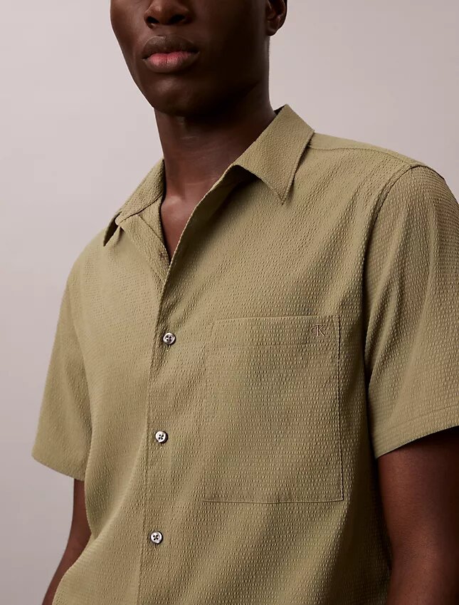 Camisa clásica de seersucker liso con botones Camisa clásica de seersucker liso con botones