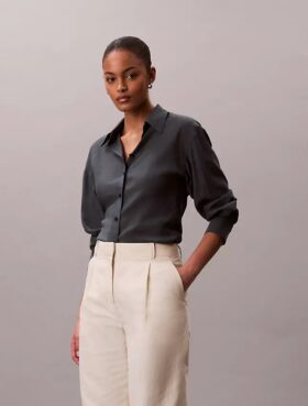 Camisa clásica de voile con botones