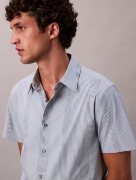 Camisa clásica elástica a rayas teñida en hilo