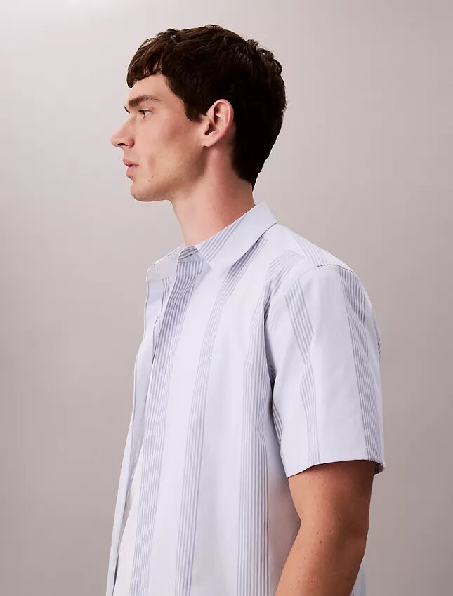 Camisa clásica elástica a rayas teñida en hilo Camisa clásica elástica a rayas teñida en hilo