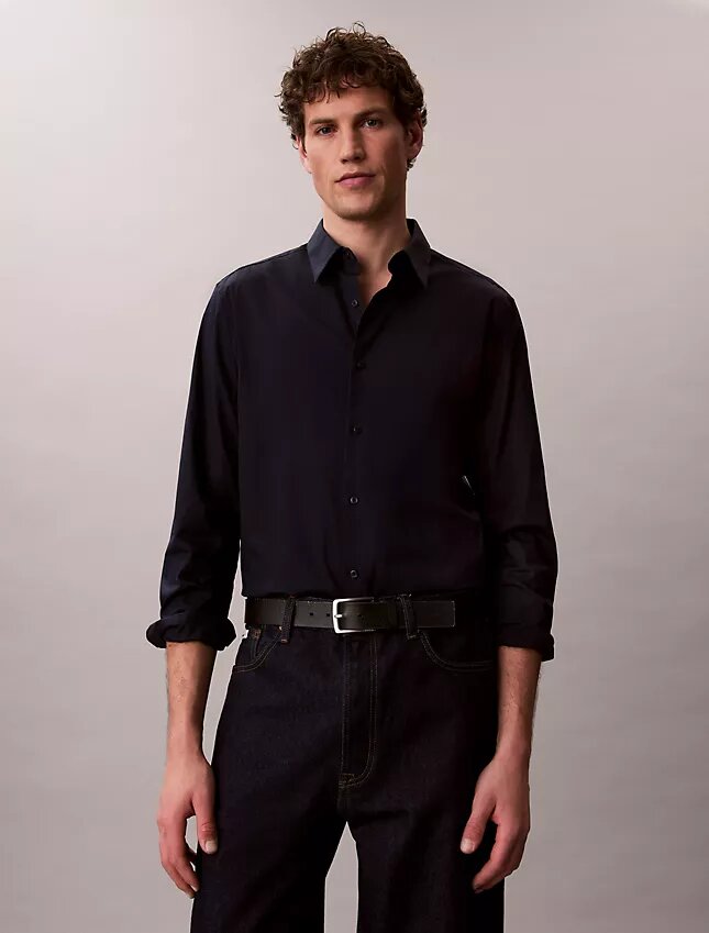 Camisa clásica elástica con botones Camisa clásica elástica con botones