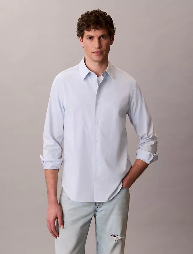 Camisa clásica elástica con botones Camisa clásica elástica con botones