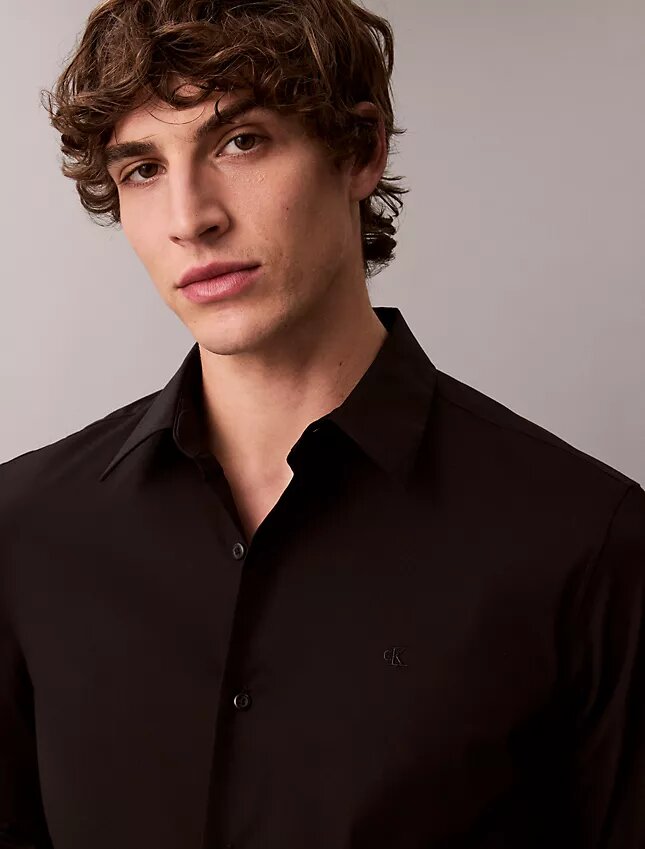 Camisa clásica elástica con botones Camisa clásica elástica con botones