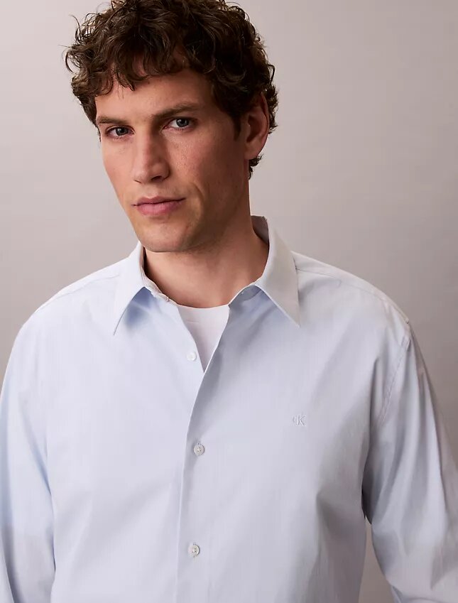 Camisa clásica elástica con botones Camisa clásica elástica con botones