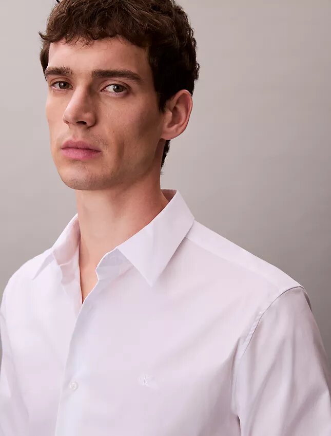 Camisa clásica elástica con botones Camisa clásica elástica con botones