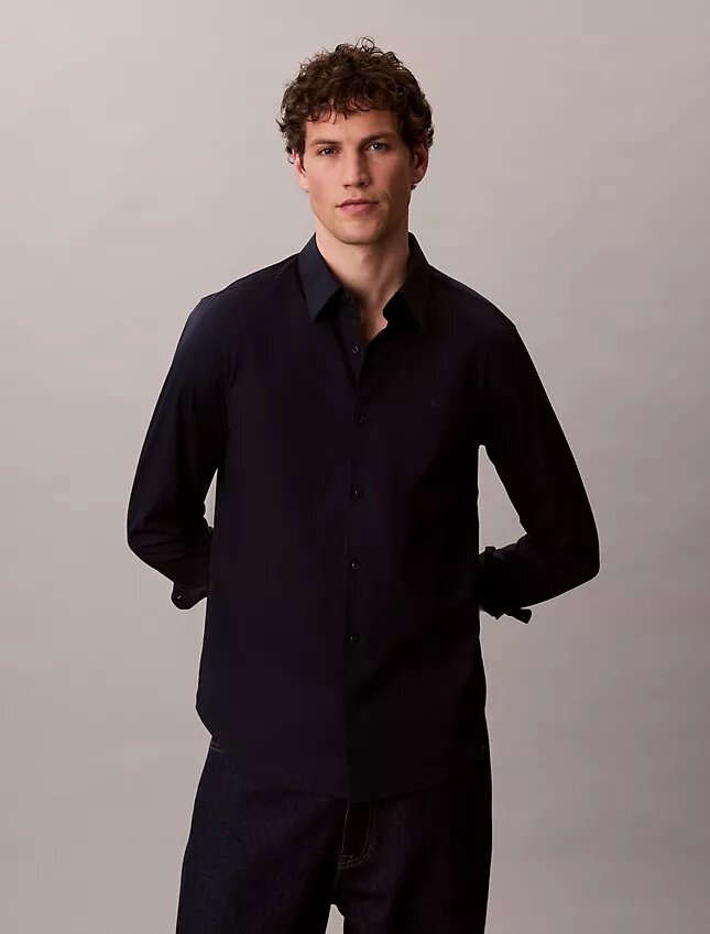 Camisa clásica elástica con botones Camisa clásica elástica con botones