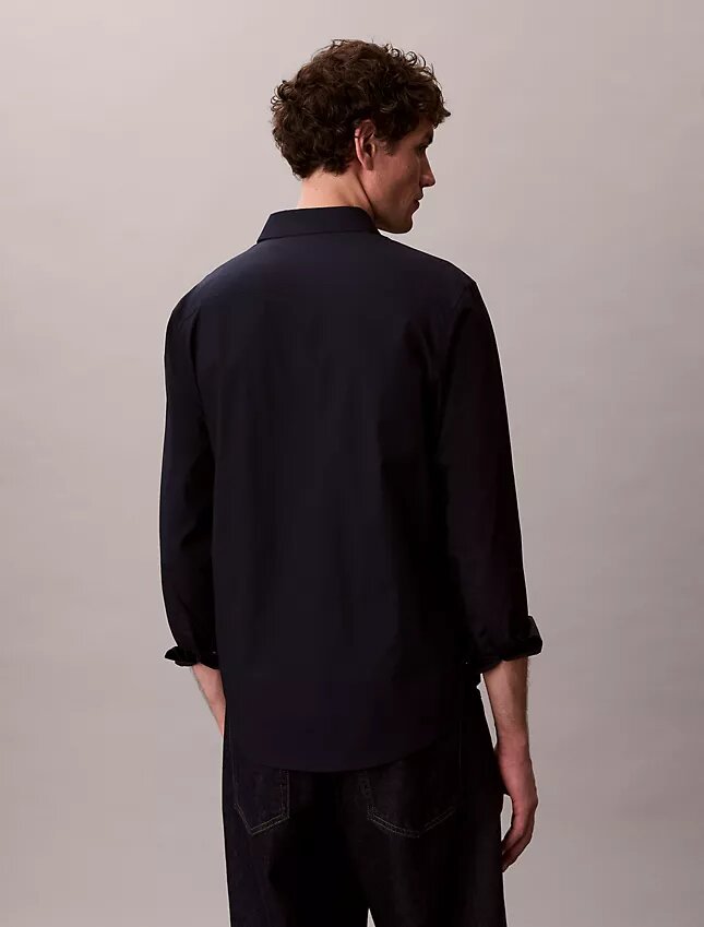Camisa clásica elástica con botones Camisa clásica elástica con botones