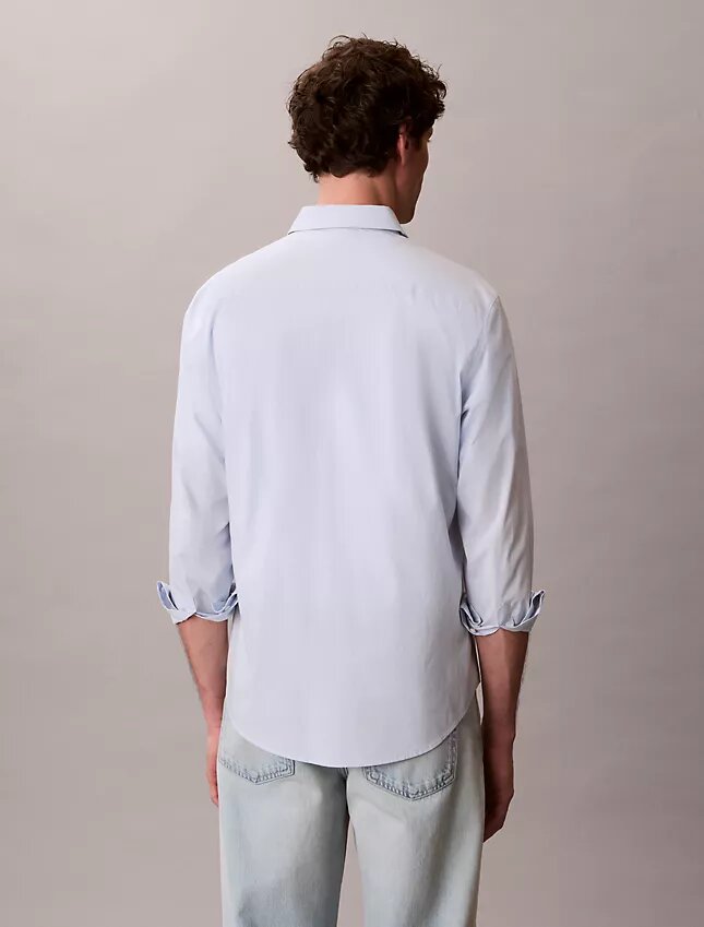 Camisa clásica elástica con botones Camisa clásica elástica con botones