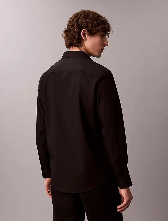 Camisa clásica elástica con botones Camisa clásica elástica con botones