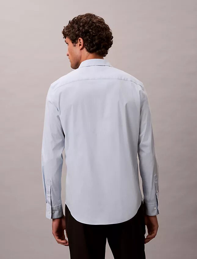 Camisa clásica elástica con botones Camisa clásica elástica con botones