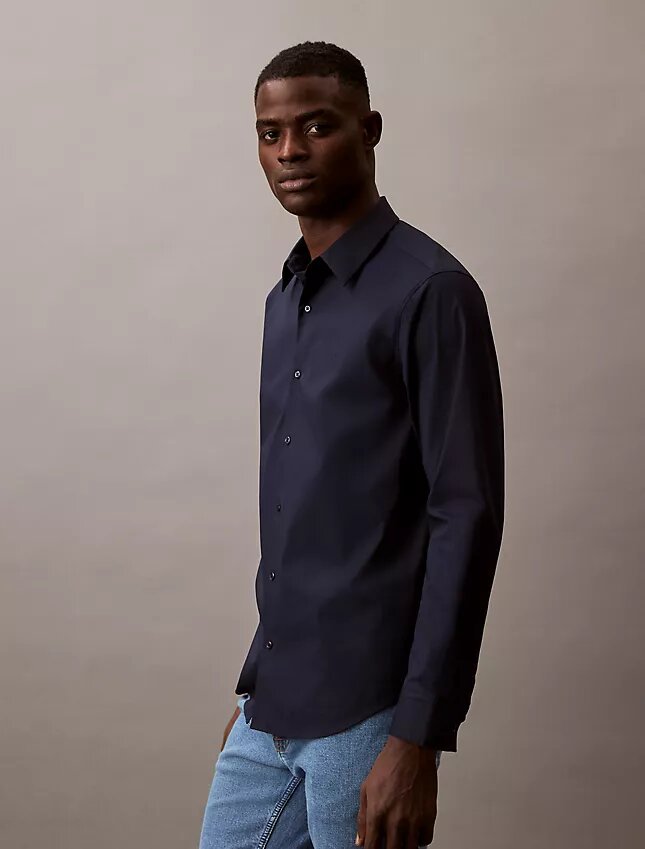 Camisa clásica elástica con botones Camisa clásica elástica con botones
