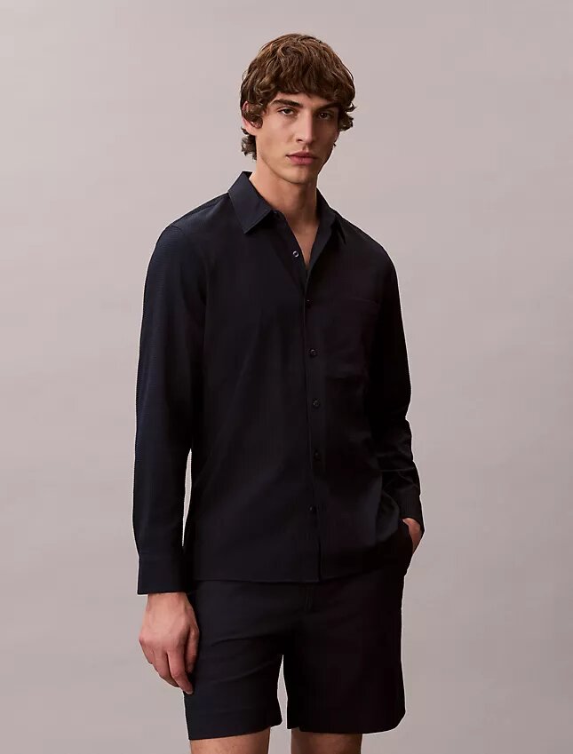Camisa clásica lisa de seersucker Camisa clásica lisa de seersucker