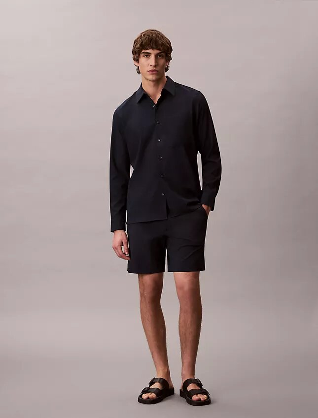 Camisa clásica lisa de seersucker Camisa clásica lisa de seersucker