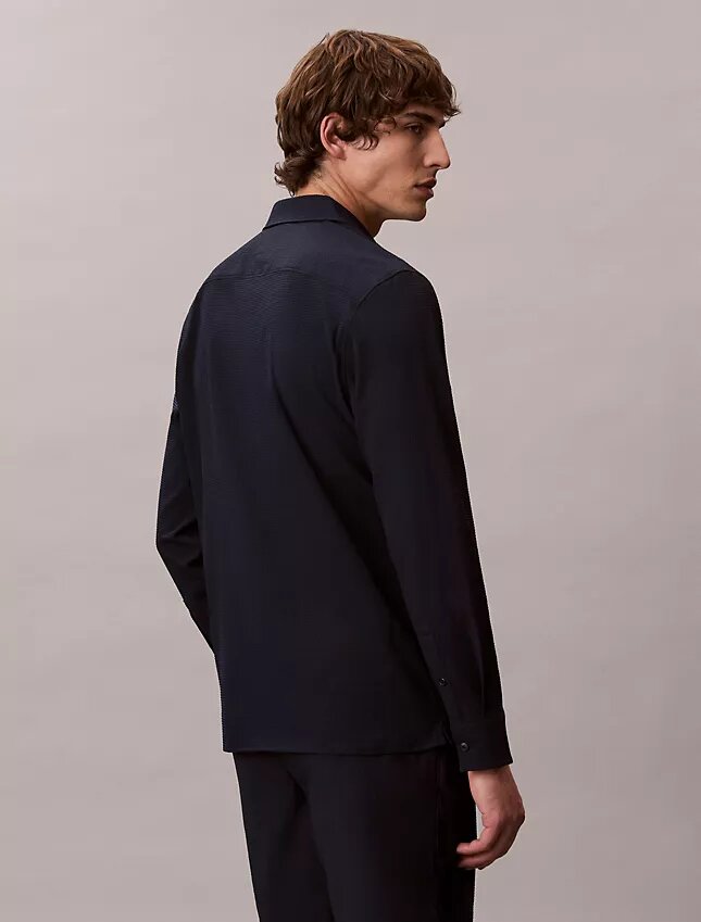 Camisa clásica lisa de seersucker Camisa clásica lisa de seersucker